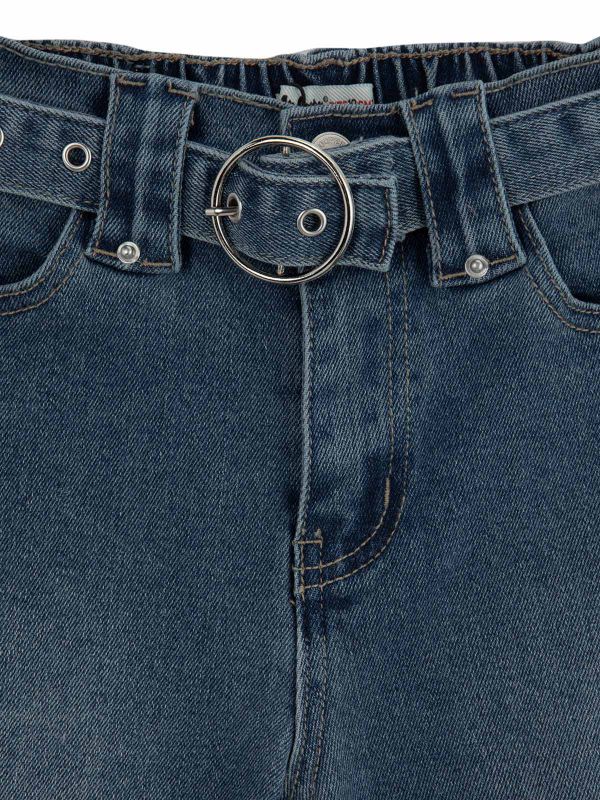 מכנסי ג’ינס עם חגורה וכיסי צד