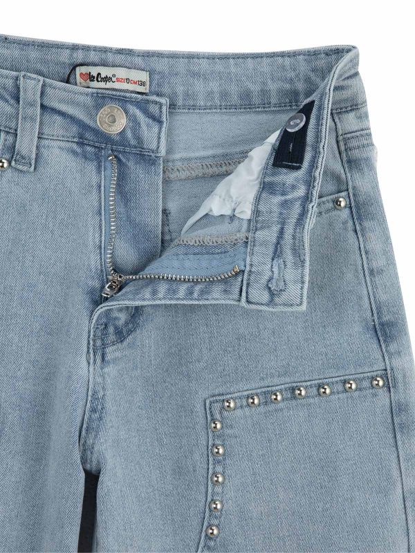 מכנסי ג’ינס עם תיפורים וניטים