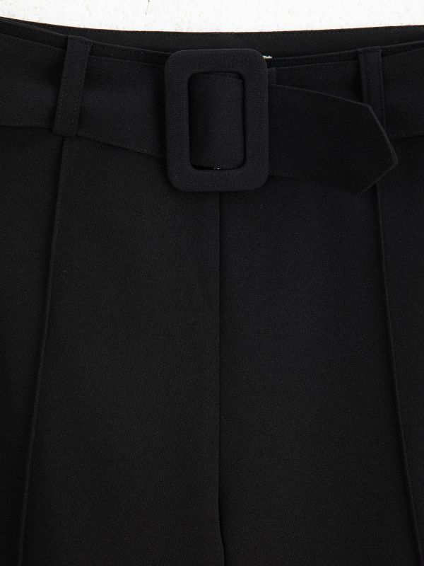 מכנסיים מחויטים לילדות