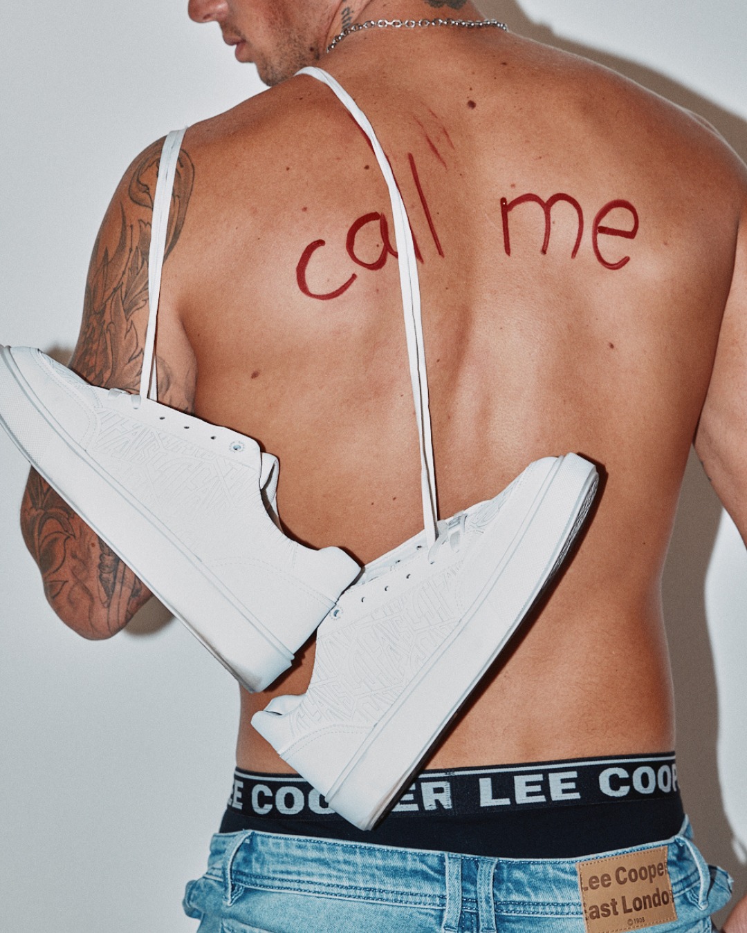 It's Not Just Sneakers. It's A Statement. 
קולקציית הסניקרס שלנו בחנויות באתר רשת לי קופר