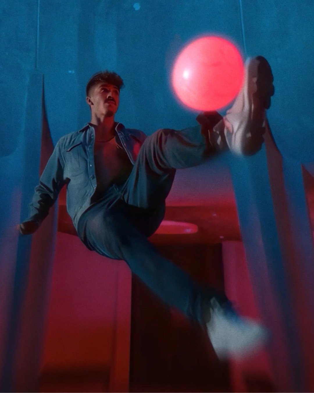 LAVA MOOD IS ON - השילוב המנצח בין כדורגל לג'ינס #unitedbydenim