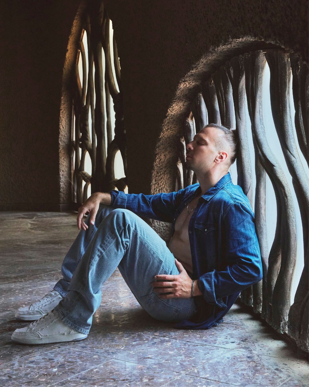 הג'ינס שתמיד עובד — בכל עונה, בכל לוק.
Denim never goes out of style 👖✨